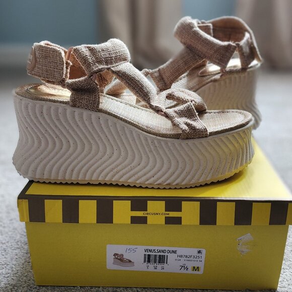 Sam Edelman "VENUS" Wedge in Sand Dune. Size 7.5 - Picture 1 of 3